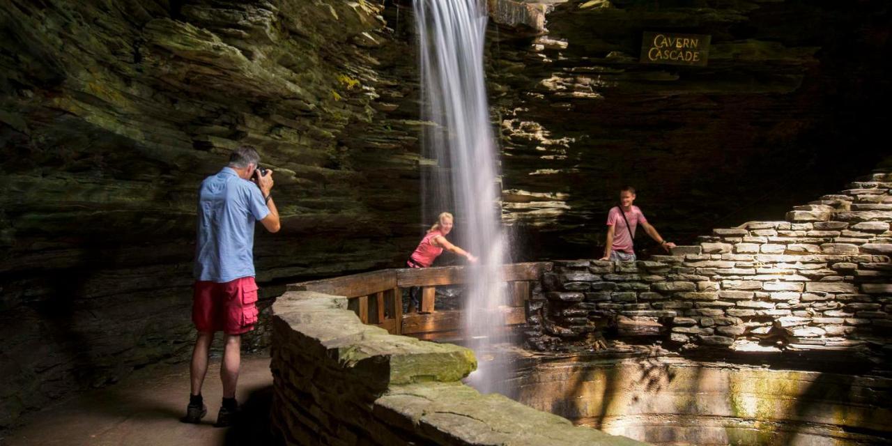 The Colonial Inn & Creamery Watkins Glen Bagian luar foto